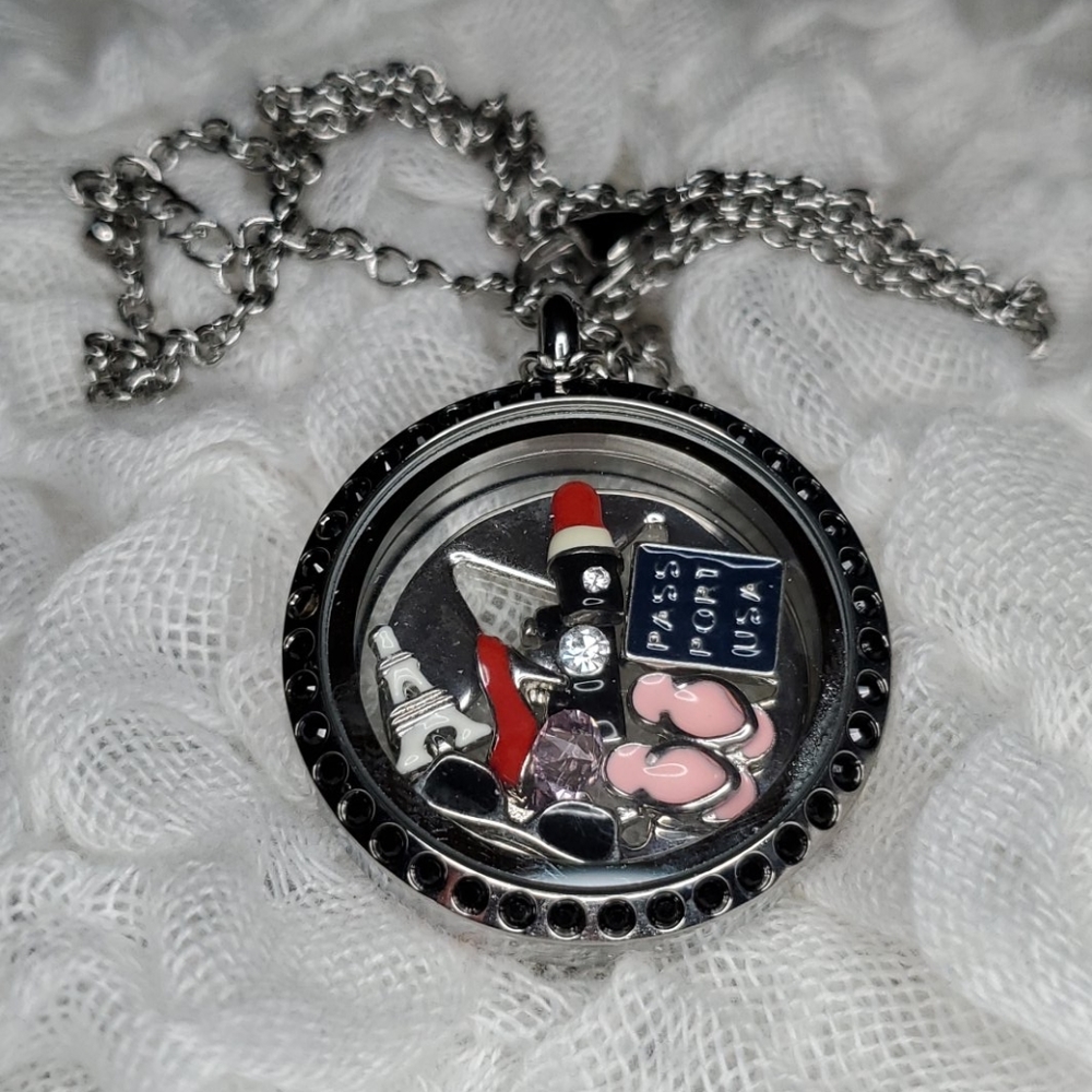Travel and shopping theme locket